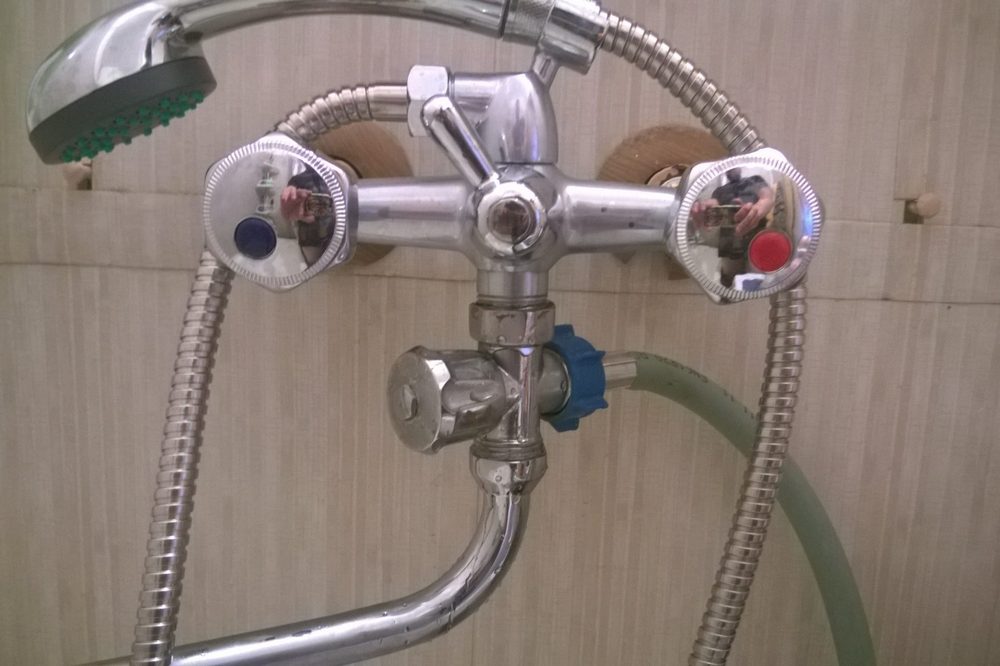 Вариант «lite-подключения» стиральной машины к водопроводу через смеситель в ванной.